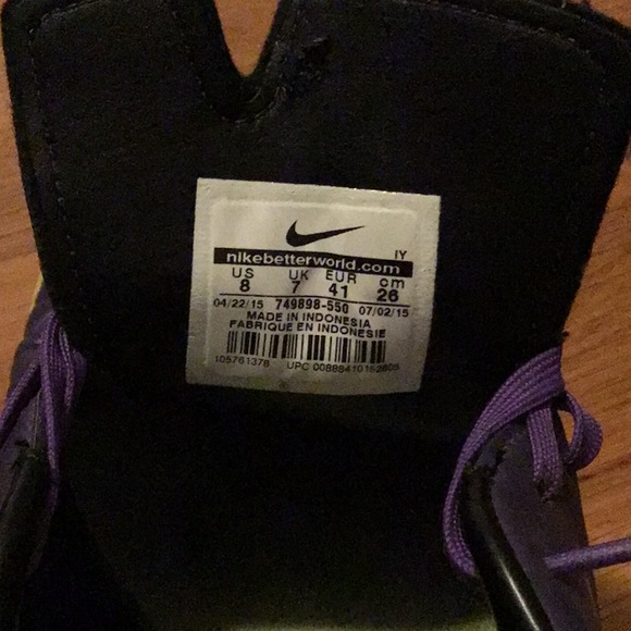 Size 8 Nike Turf Shoes - HYPERVENOM - Non-Marking - Picture 5 of 5